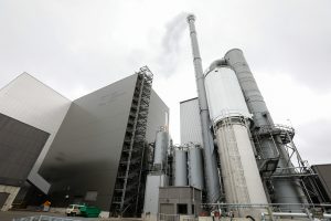 Jėgainėms norint deginti daugiau atliekų, nerimaujama dėl poveikio aplinkai ir kainų