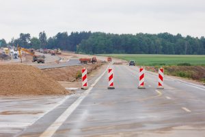 Teisėsauga tiria iki 125 tūkst. eurų vertės smulkinto asfalto vagystę iš „Via Baltica“ statybvietės