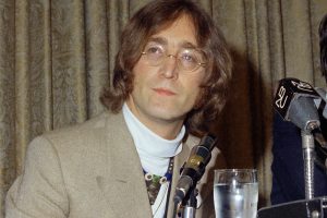 Danijoje aukcione bus parduodamas nežinomas J. Lennono kūrinys