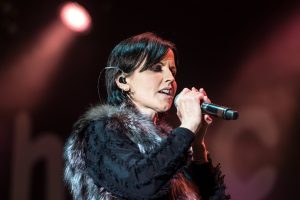 Būdama 46 metų netikėtai mirė „The Cranberries“ vokalistė 