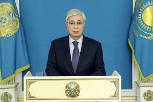 Kazachstano prezidentas apkarpė savo pirmtako įgaliojimus 