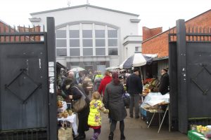 Pirkėjas pasipiktino vaisių ir daržovių kainomis turguje