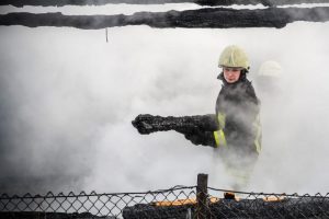 Vilniaus rajone užsiliepsnojo namas: gaisravietėje rastas vyro kūnas