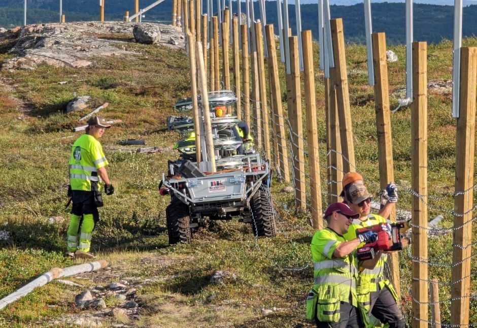 Norge bygger om et gjerde på grensen til Russland: det vil stoppe kryssingen av rein