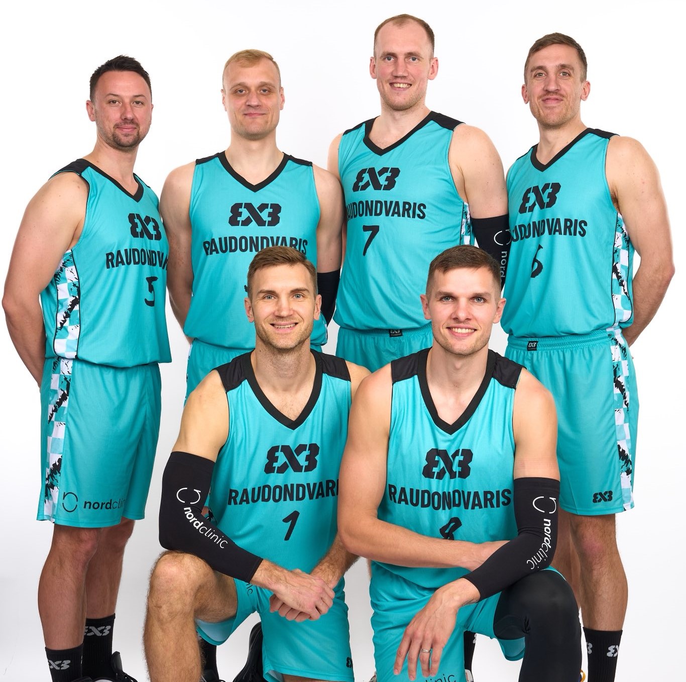 Basketball champions are pushed by a strong back of supporters