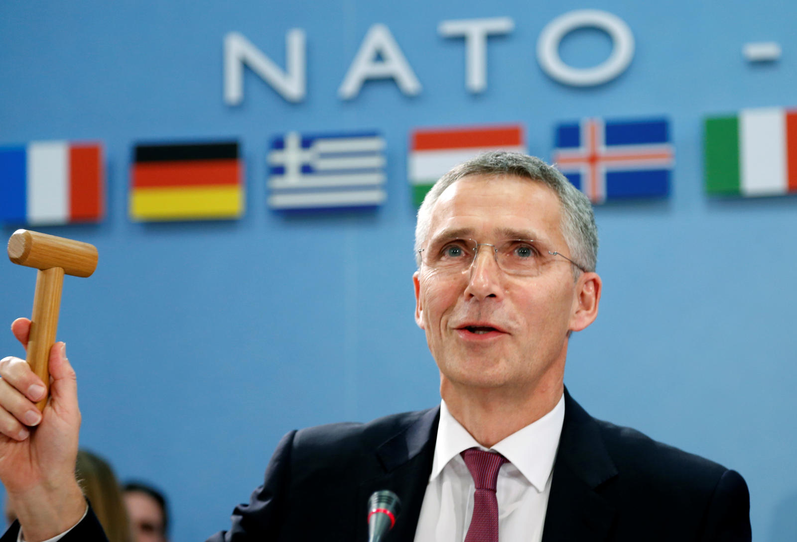 J. Stoltenberg lanserte en ny kampanje for opptak av Finland og Sverige til NATO