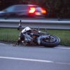 Pabradėje per avariją sužalotas motociklą be vairuotojo pažymėjimo vairavęs penkiolikmetis