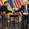 J. Bidenas žada tolesnę paramą Ukrainai, patvirtino naują karinės pagalbos paketą 