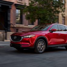 Miesto visureigis „Mazda CX-5“ išsiskirs aristokratiška išvaizda