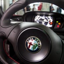 Lietuvoje pristatytas grakštus ir galingas „Alfa Romeo“ kabrioletas „4C Spider“