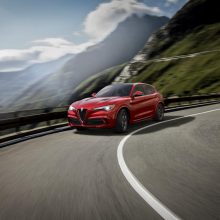 „Alfa Romeo“ pristatė pirmą savo istorijoje visureigį „Stelvio“