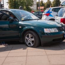 Sujudimas centre: medikai gaivino narkomaną, netoliese susidūrė dvi mašinos