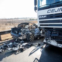 Ant Garliavos viaduko – tragiška avarija: žuvo BMW vairuotojas 