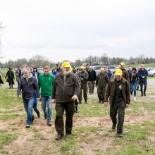 Neeilinė šventė – Rumšiškėse pasodinti šimtamečių ąžuolų klonai