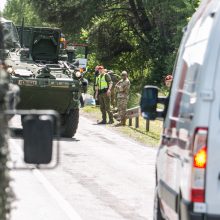 Prienų rajone – masinė šarvuočių avarija, sužaloti kariai 