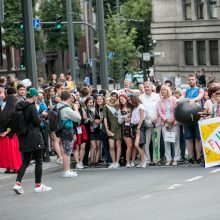 Parodos kalno šturmas: žmonės kopė kirpdamiesi, su vaišių stalais, šunys – neštuvuose