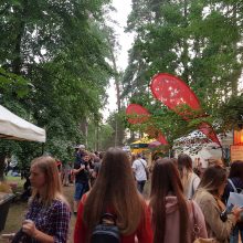 Bardų festivalis „Akacijų alėja“: lietus klausytojų neišgąsdino 