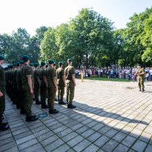 Istorinės Prezidentūros kiemelyje – leitenantų priesaika