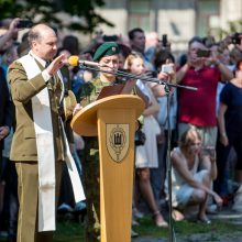 Istorinės Prezidentūros kiemelyje – leitenantų priesaika