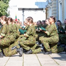 Istorinės Prezidentūros kiemelyje – leitenantų priesaika