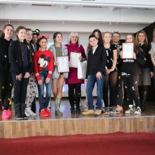 Apdovanoti ypatingų drabužių dizaineriais tapę Kauno moksleiviai