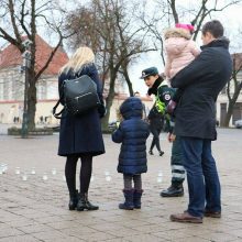 Rotušėje – žvakutės už žuvusius kelyje ir atšvaitai gyviesiems