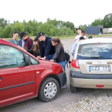 Būsimieji vairuotojai Kauno pareigūnams ir medikams pademonstravo savo įgūdžius