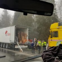 Kaišiadorių rajone – vilkikų avarija, sužaloti vairuotojai
