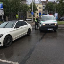 Asilas toliau siautėja – Kauno centre „Mercedes-Benz“ vairavo neblaivus 