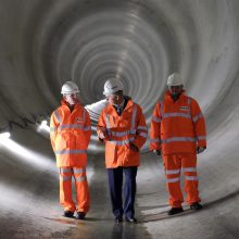 Princas Charlesas apsilankė Londono kanalizacijos sistemos tunelyje