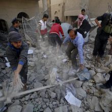 Jemene per aviacijos smūgį policijos būstinei žuvo dešimtys žmonių
