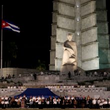 F. Castro po mirties pakartos 1959 metų revoliucijos pergalės žygį