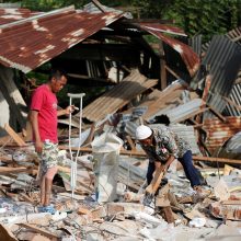 Po žemės drebėjimo Indonezijoje be namų liko mažiausiai 45 tūkst. žmonių