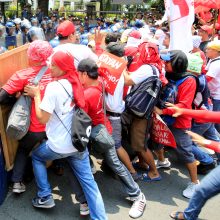 Tarptautinę darbo dieną pasaulyje – audringos demonstracijos