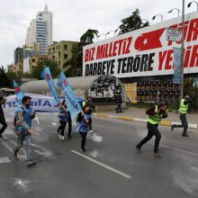 Tarptautinę darbo dieną pasaulyje – audringos demonstracijos