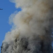 Sudegusiame Londono daugiabutyje toliau ieškoma aukų