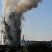 Sudegusiame Londono daugiabutyje toliau ieškoma aukų