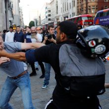 Sudegusiame Londono daugiabutyje toliau ieškoma aukų