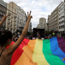 Homoseksualumo neslepianti Serbijos premjerė dalyvavo gėjų eitynėse