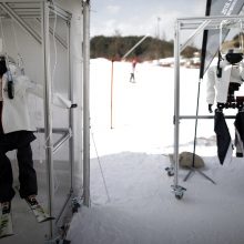 Netradicinės lenktynės: robotai susirungė slidinėjimo trasoje