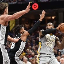 NBA: L. Jamesas nesustabdė „Spurs“