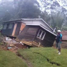 Žemės drebėjimas Papua Naujoje Gvinėjoje nusinešė beveik 70 žmonių gyvybes