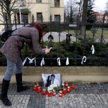 Slovakijoje nužudyto žurnalisto sužadėtinė palaidota su nuotakos suknele