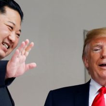 D. Trumpas ir Kim Jong Unas pasirašė svarbų dokumentą: paaiškėjo jo detalės