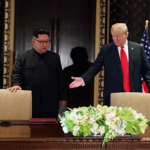 D. Trumpas ir Kim Jong Unas pasirašė svarbų dokumentą: paaiškėjo jo detalės