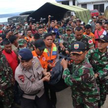 Indonezijoje nuskendus keltui dingusiųjų padaugėjo iki 166