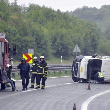 Kroatijoje apvirtus migrantus vežusiam mikroautobusui nukentėjo 12 žmonių
