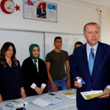 R. T. Erdoganas skelbia pergalę rinkimuose Turkijoje