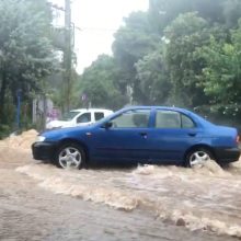 Atėnus po pražūtingų miškų gaisrų užklupo potvynis