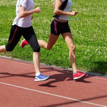 Vasarą svarbu nepamiršti sportuoti: penki smagūs būdai išnaudoti gerą orą